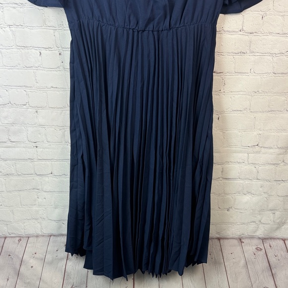 BloomChic Elegant Navy Pleated Skirt Midi Dress Size Medium 10 - Picture 6 of 7